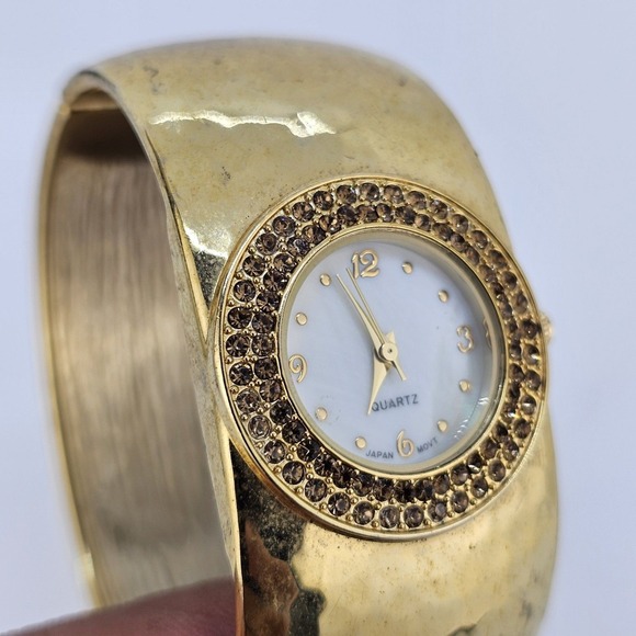 28MM Women's Gold Tone Hammered Cuff Watch Crystal Bezel 5.75" New Battery - Picture 4 of 13